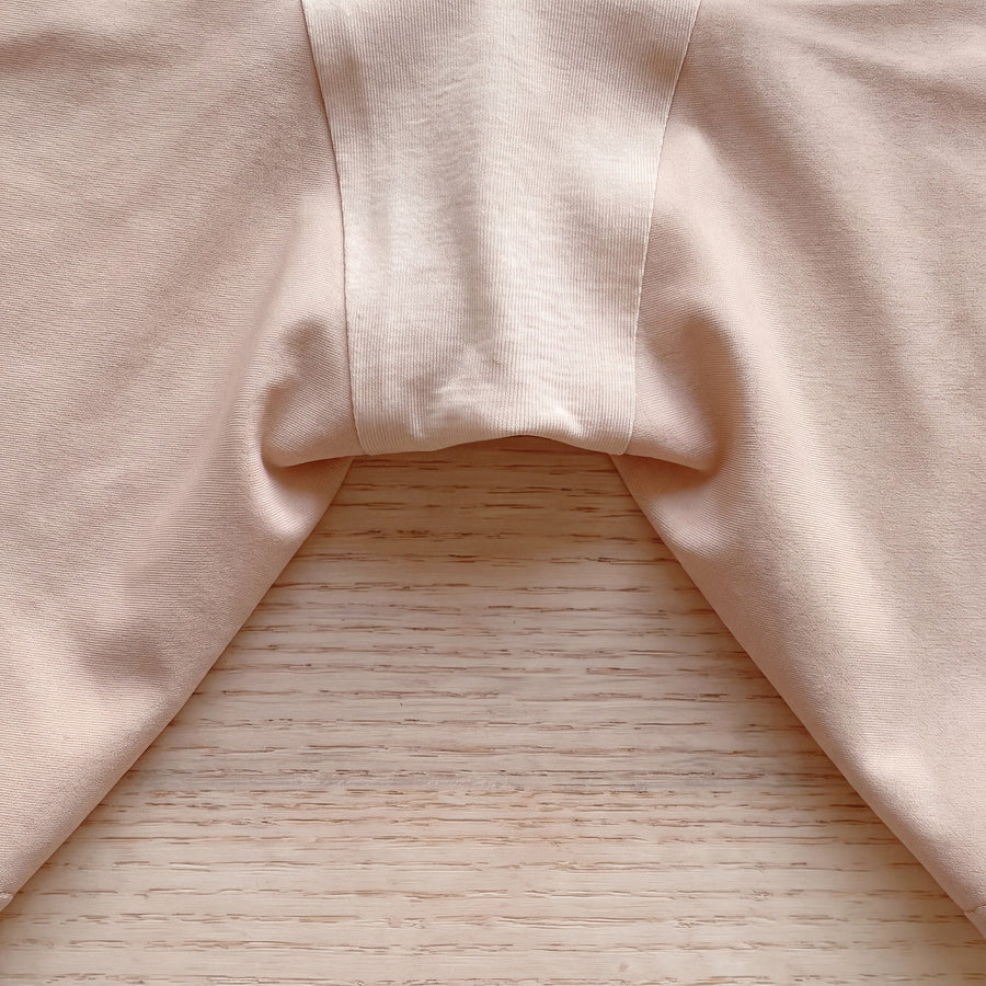 Built-in gusset